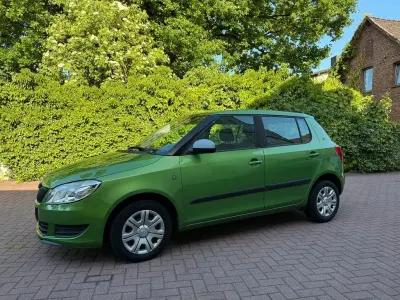Używany Skoda Fabia Ambiente 86 KM (63 kW) 2011 Zielony Sedan/Limuzyna