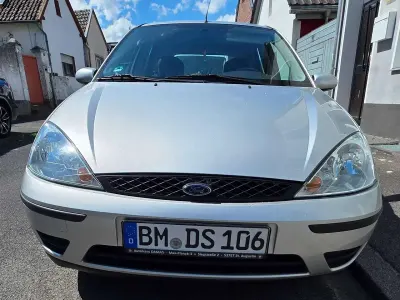 Gebraucht Ford Focus Ambiente 75 PS (55 kW) 2000 Silber Limousine