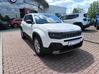 Neu Jeep Avenger EV Altitude 114 kW (156 PS) 2026 Solid white SUV