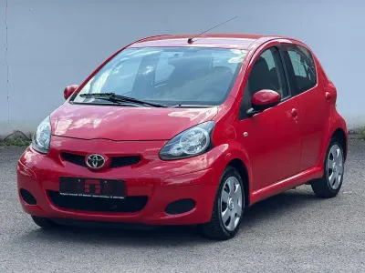 Gebraucht Toyota Aygo Cool 68 PS (50 kW) 2011 Rot Kleinwagen