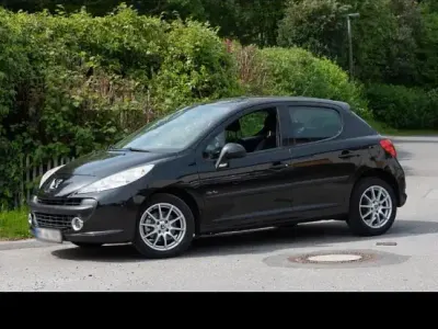 Gebraucht Peugeot 207 90 PS (66 kW) 2008 Schwarz Kleinwagen