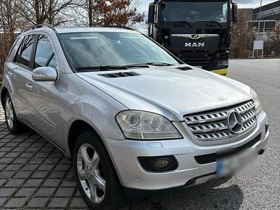 Gebraucht Mercedes ML320 224 PS (164 kW) 2007 Silber SUV