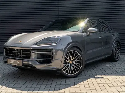 Gebraucht Porsche Cayenne S E-Hybrid Coupe 519 PS (381 kW) 2025 Grau SUV