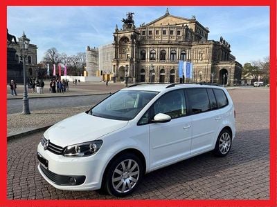 Weiß Gebraucht 2015 VW Touran Comfortline Van / Kleinbus | 11.699 € (Etwas zu teuer)