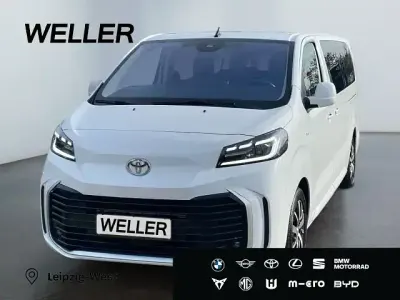 Gebraucht Toyota Proace Verso Team 177 PS (130 kW) 2024 Weiss Kombi