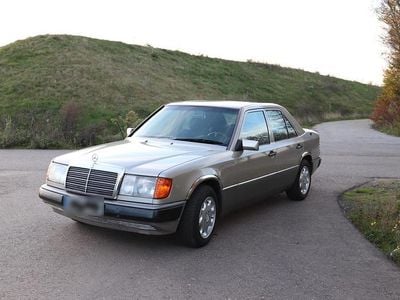 Second-hand Mercedes E230 132 CP (97 kW) 1990 Andere farben Berlinǎ