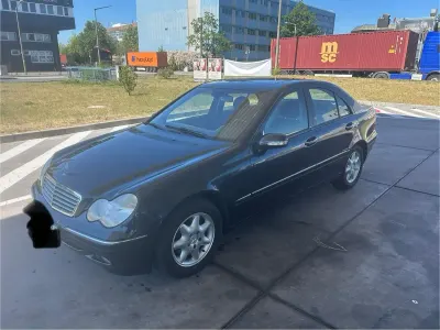 Gebraucht Mercedes C200 163 PS (119 kW) 2004 Blau Limousine