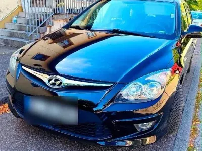 Gebraucht Hyundai i30 Classic 105 PS (77 kW) 2012 Schwarz Kombi