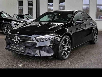 Metalliclack kosmosschwarz Gebraucht 2024 Mercedes A220 Night Limousine | 32.990 € (Guter Preis)
