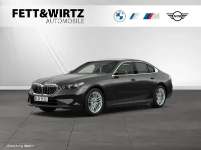 Gebraucht BMW 530e Sport Line 299 PS (219 kW) 2024 Sophistograu brillanteffekt metallic Limousine