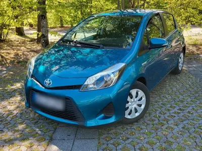 Gebraucht Toyota Yaris Hybrid Comfort 101 PS (74 kW) 2015 Blau Kleinwagen