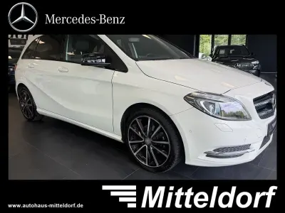 Gebraucht Mercedes B200 Sport 157 PS (115 kW) 2014 Weiß Kleinwagen