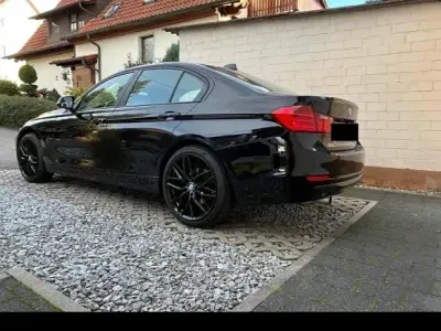 Gebraucht BMW 318 2013 Schwarz Limousine
