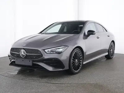 Gebraucht Mercedes CLA200 AMG Line Premium Plus 163 PS (119 kW) 2025 lack mountaingrau Coupé