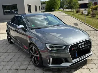 Gebraucht Audi RS3 Comfort 400 PS (294 kW) 2018 Grau Limousine