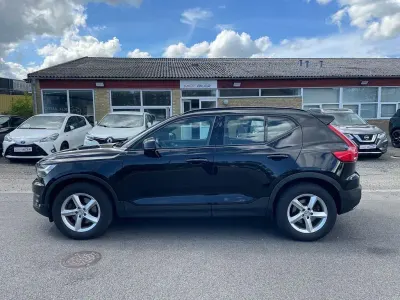 Käytetty Volvo XC40 R-Design 190 HP (139 kW) 2019 Musta Katumaasturi