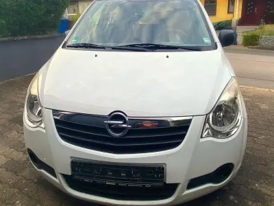 Gebraucht Opel Agila Edition 68 PS (50 kW) 2014 Weiß Kleinwagen