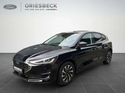 Neu Ford Focus Titanium 155 PS (114 kW) 2025 Agate blackmetallic Limousine