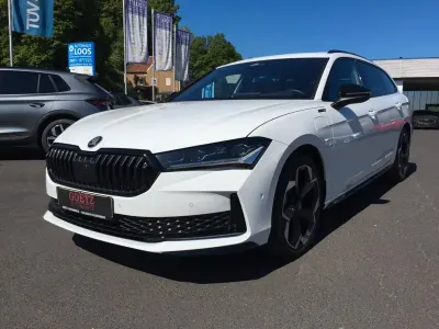 Gebraucht Skoda Superb SportLine 204 PS (150 kW) 2025 Kristallweiss Kombi