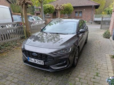 Second-hand Ford Focus ST-Line 125 CP (91 kW) 2022 Gri Berlinǎ