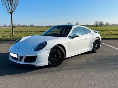 Porsche 911 Carrera 4 GTS