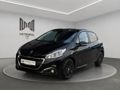 Gebraucht Peugeot 208 Active 68 PS (50 kW) 2015 Schwarz Kleinwagen