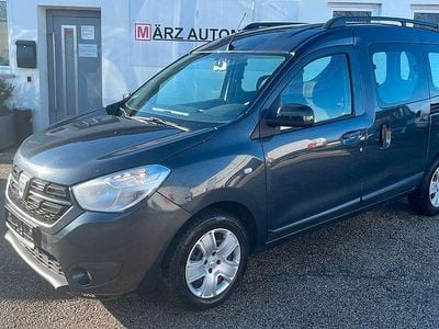 Grau Gebraucht 2021 Dacia Dokker Comfort Van / Kleinbus | 14.990 € (Fairer Preis)