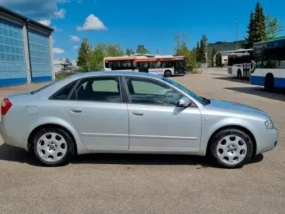 Używany Audi A4 Comfort 163 KM (119 kW) 2004 Srebrny Sedan/Limuzyna