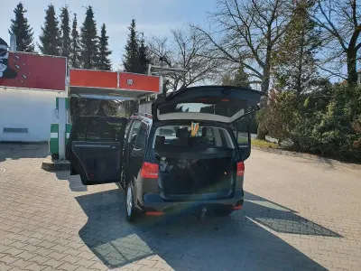 Gebraucht VW Touran 106 PS (77 kW) 2013 Schwarz Van / Kleinbus