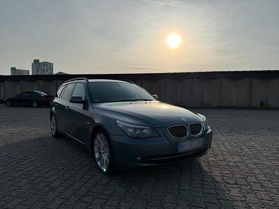 Gebraucht BMW 525 Lifestyle 197 PS (144 kW) 2009 Blau Kombi