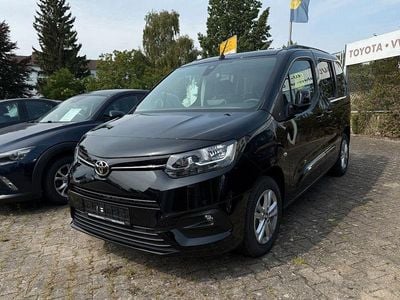 Neu Toyota Proace Verso Team 110 PS (80 kW) 2025 Ktv graphitschwarz Kombi