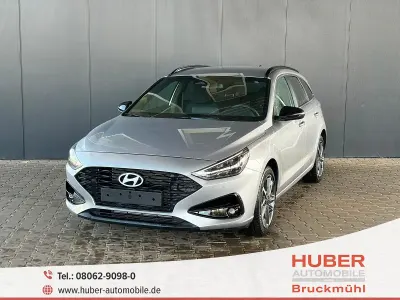 Neu Hyundai i30 Comfort 101 PS (74 kW) 2025 Shimmering silver Kombi