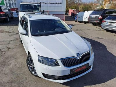 Gebraucht Skoda Octavia LAURIN & KLEMENT 184 PS (135 kW) 2015 Weiß Kleinwagen