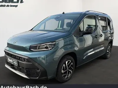 Neu Toyota Proace Verso City 130 PS (95 kW) 2026 Blau Kombi