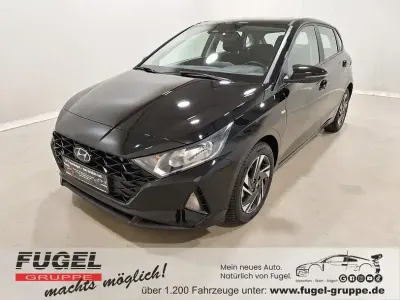 Gebraucht Hyundai i20 Trend 101 PS (74 kW) 2024 Phantom black / mic Kleinwagen