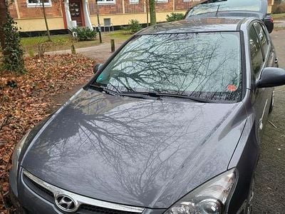 Grau Gebraucht 2010 Hyundai i30 Kombi | 3.650 € (Fairer Preis)