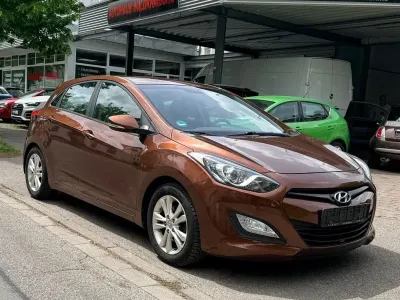 Gebraucht Hyundai i30 Style 99 PS (72 kW) 2012 Braun Limousine