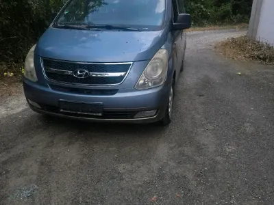 Gebraucht Hyundai H-1 163 PS (119 kW) 2010 Blau Van / Kleinbus