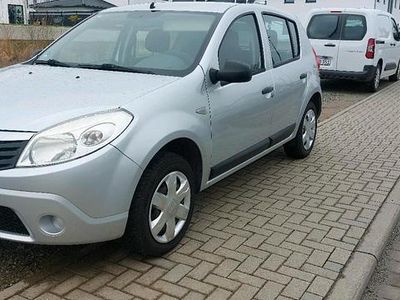 Gebraucht Dacia Sandero 75 PS (55 kW) 2010 Silber Limousine