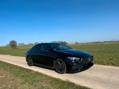 Gebraucht Mercedes A200 AMG line 163 PS (119 kW) 2024 Schwarz Limousine
