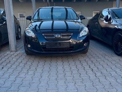 Second-hand Kia Ceed EX 140 CP (102 kW) 2009 Negru Hatchback