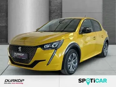 Gebraucht Peugeot e-208 Allure 100 kW (136 PS) 2023 Gelb Kleinwagen