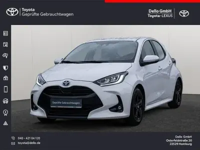 Gebraucht Toyota Yaris Hybrid Basis 116 PS (85 kW) 2021 Schneeweiß Limousine