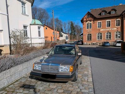 Używany Mercedes E200 105 KM (77 kW) 1991 Sedan/Limuzyna