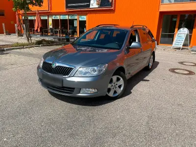 Gebraucht Skoda Octavia 104 PS (76 kW) 2012 Grau Kombi