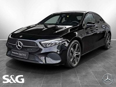 Gebraucht Mercedes A220 Night 190 PS (139 kW) 2024 Metalliclack kosmosschwarz Limousine