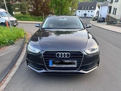 Grau Gebraucht 2015 Audi A4 S-Line Kombi | 9.400 € (Fairer Preis)
