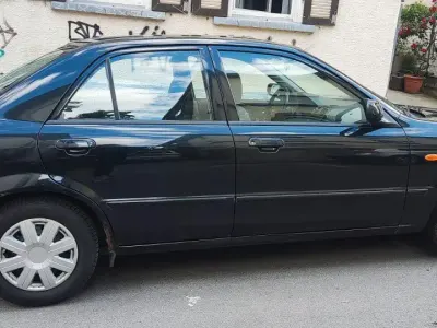 Gebraucht Mazda 323 95 PS (69 kW) 2001 Blau Limousine