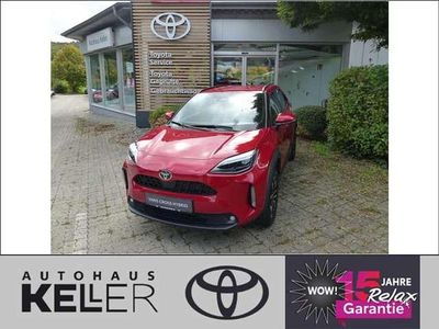 Karminarot metallic Neu 2025 Toyota Yaris Cross SUV | 32.350 € (Etwas zu teuer)