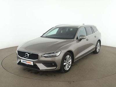 Grau Gebraucht 2020 Volvo V60 Momentum Kombi | 25.350 € (Guter Preis)